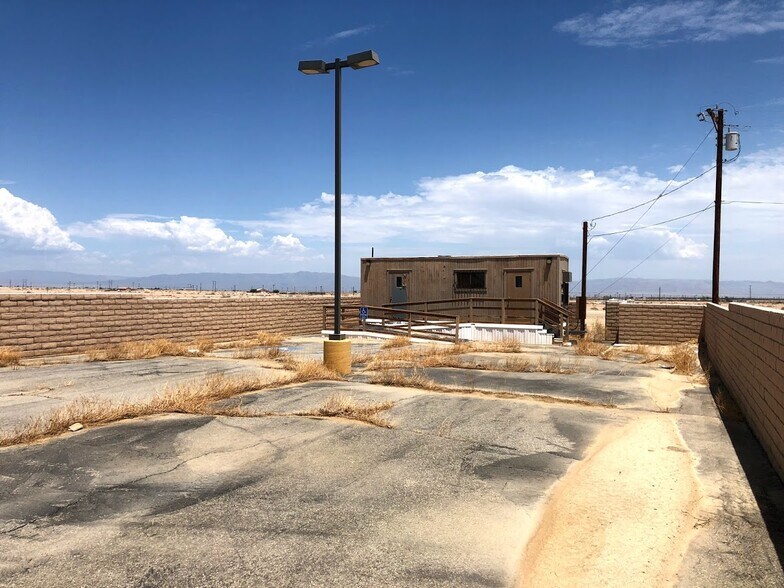 1972 Thomas R Cannell Rd, Thermal, CA à vendre - Photo du bâtiment - Image 3 de 12
