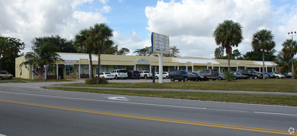 7601-7625 Davie Road Ext, Hollywood, FL à louer - Photo du bâtiment - Image 2 de 15