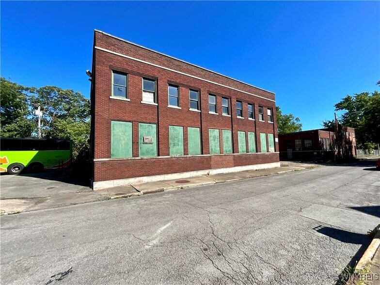 561 8th St, Niagara Falls, NY à vendre - Photo du bâtiment - Image 3 de 13