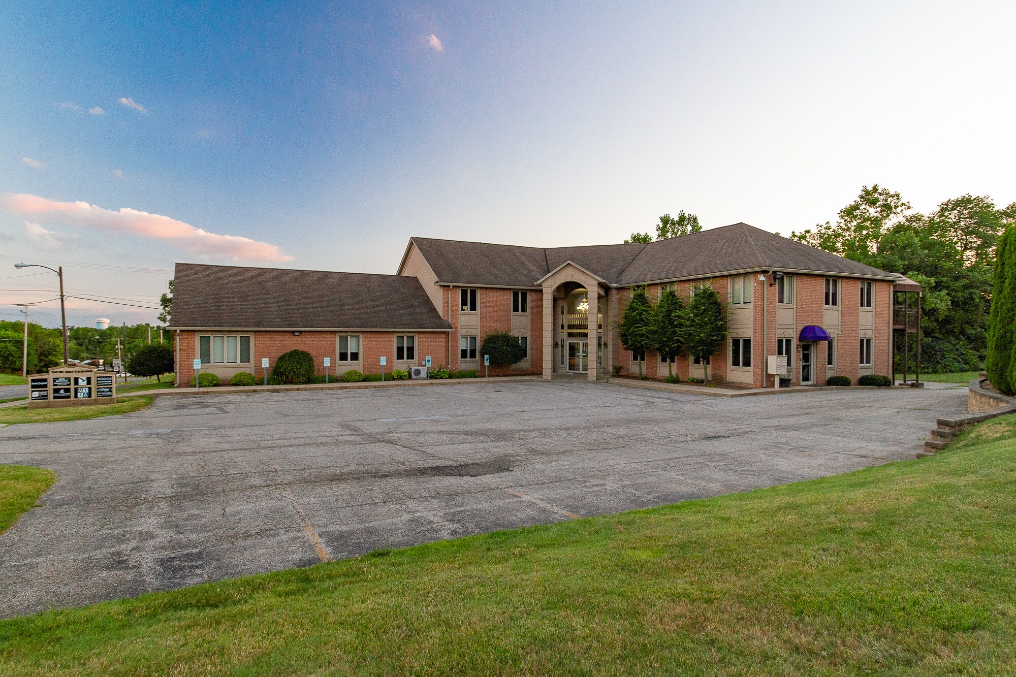 1230 Lexington Ave, Mansfield, OH à louer Photo principale- Image 1 de 15