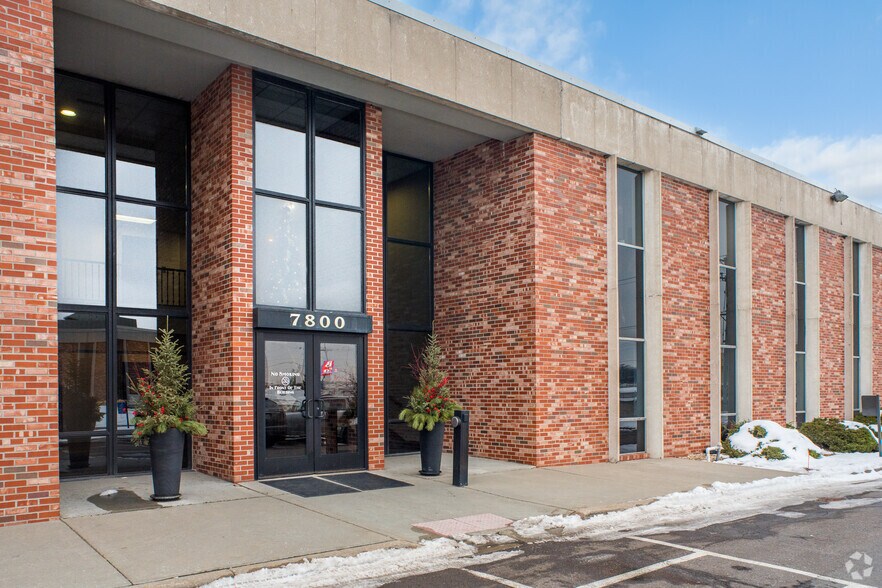 7800 Metro Pky, Bloomington, MN à louer - Photo du bâtiment - Image 1 de 5