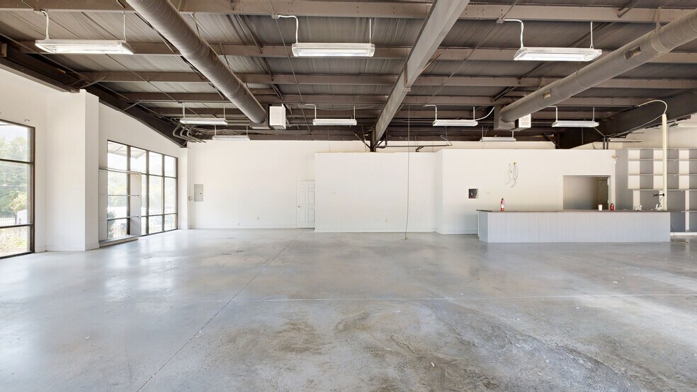 The Bulldog Restaurant portefeuille de 2 propriétés à vendre sur LoopNet.ca - Numérisation 3D de Matterport - Image 3 de 33