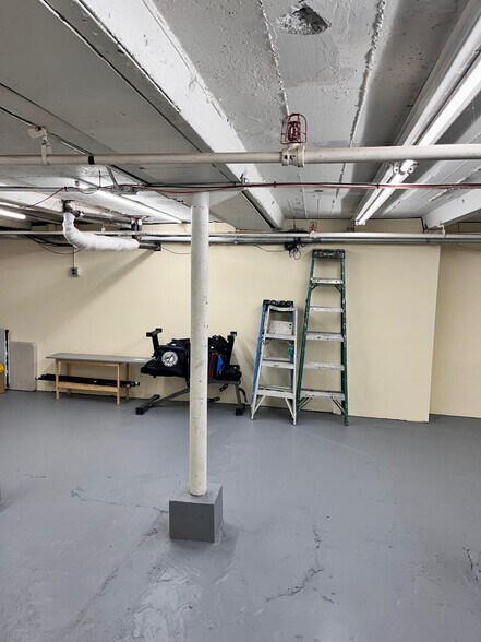 6116 Bergenline Ave, West New York, NJ à louer - Photo du bâtiment - Image 3 de 16