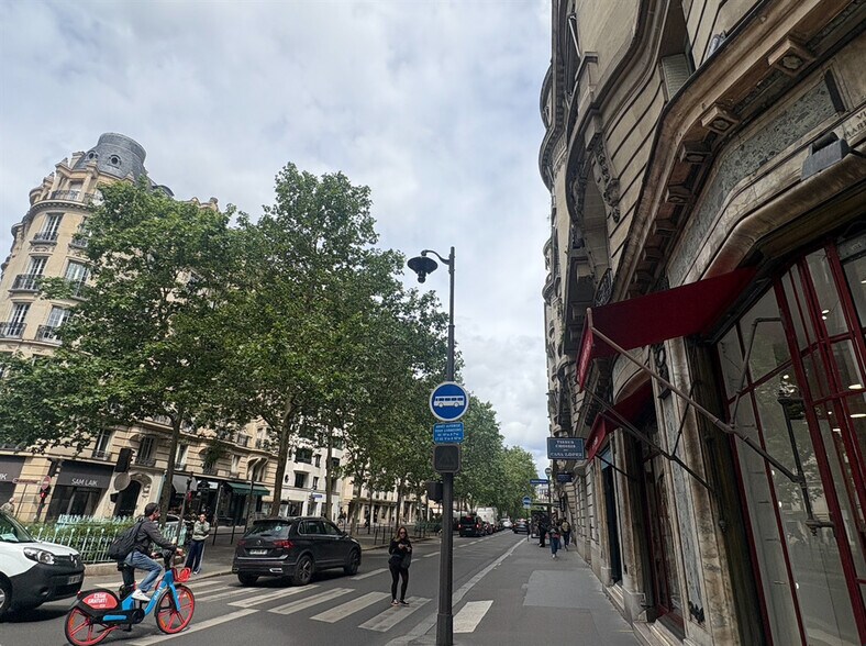 Retail in Paris for lease - Building Photo - Image 1 of 2