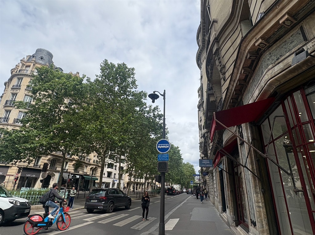Retail in Paris for lease Building Photo- Image 1 of 3