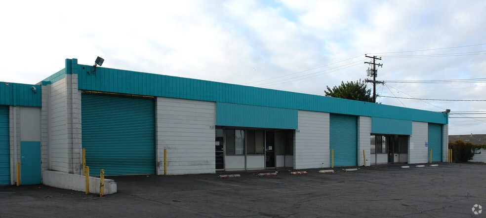 737-741 E 223rd St, Carson, CA à vendre - Photo du bâtiment - Image 2 de 4
