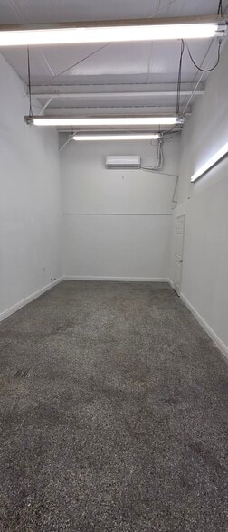1133 Industrial Blvd, Naples, FL for lease - Interior Photo - Image 3 of 5