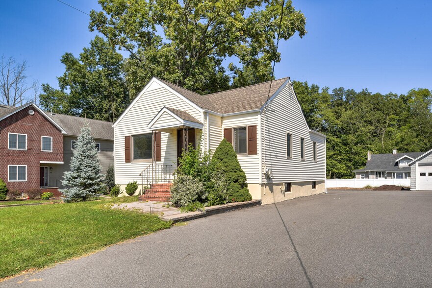 120 Snyder Ave, Berkeley Heights, NJ à vendre - Photo du bâtiment - Image 2 de 9