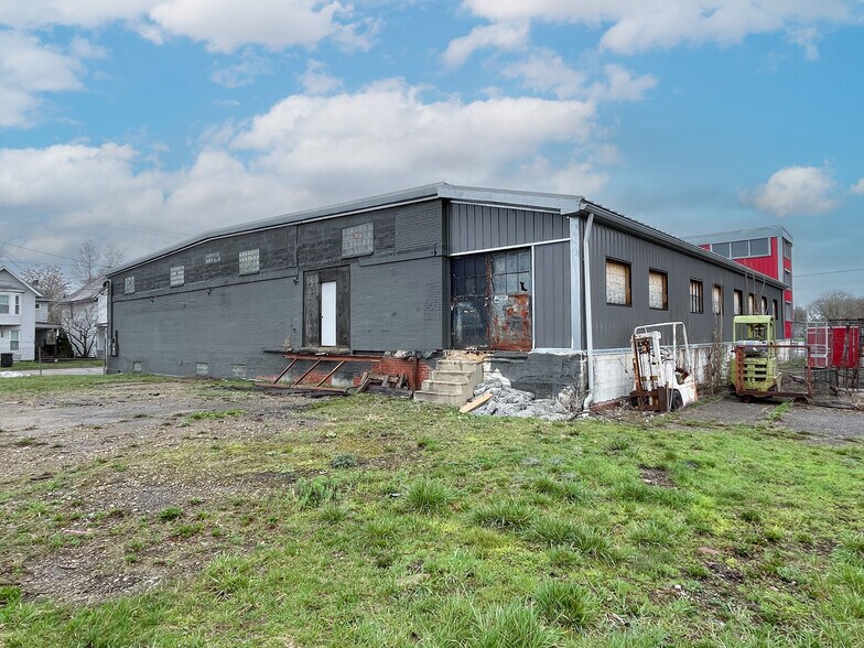 355 W Main St, Newark, OH à vendre - Photo du bâtiment - Image 3 de 11
