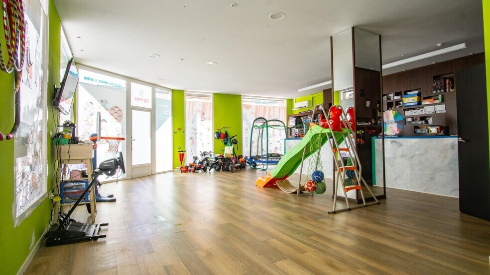 Retail in Petrer, Alicante for sale - Interior Photo - Image 2 of 11
