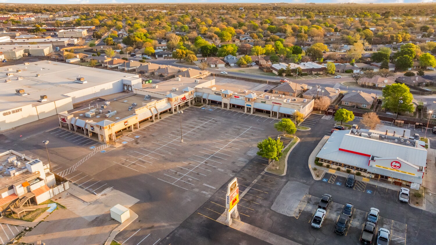 4930 S Loop 289, Lubbock, TX à louer Photo du bâtiment- Image 1 de 22