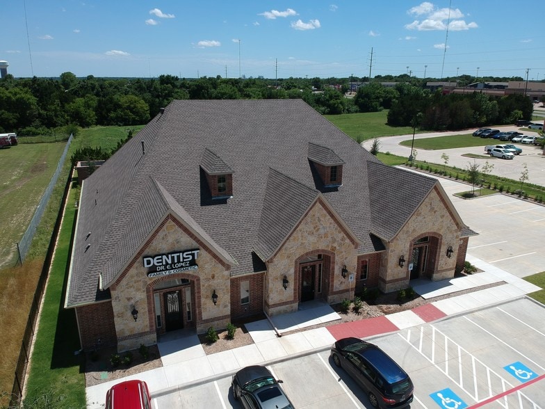 110 E Belt Line Rd, Cedar Hill, TX for lease - Primary Photo - Image 1 of 8