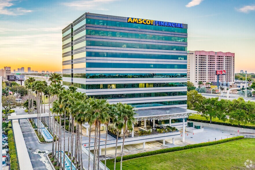 600 N Westshore Blvd, Tampa, FL à louer - Photo du bâtiment - Image 3 de 31
