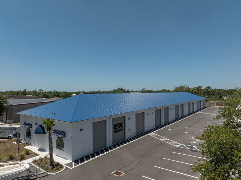 7261 Gasparilla Rd, Port Charlotte, FL for lease - Primary Photo - Image 1 of 2