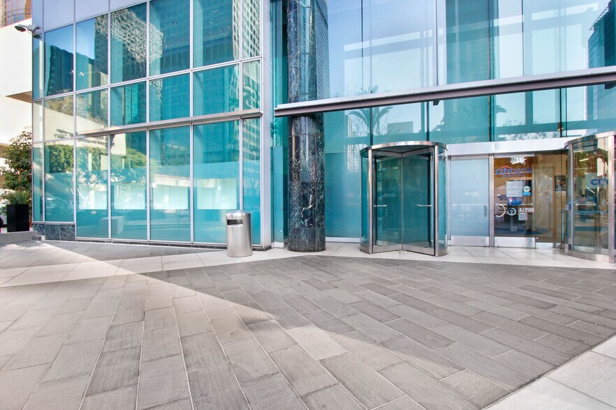 444 S Flower St, Los Angeles, CA à louer - Photo du bâtiment - Image 2 de 19