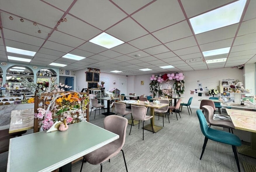 41 Highbridge St, Waltham Abbey for lease - Interior Photo - Image 3 of 6