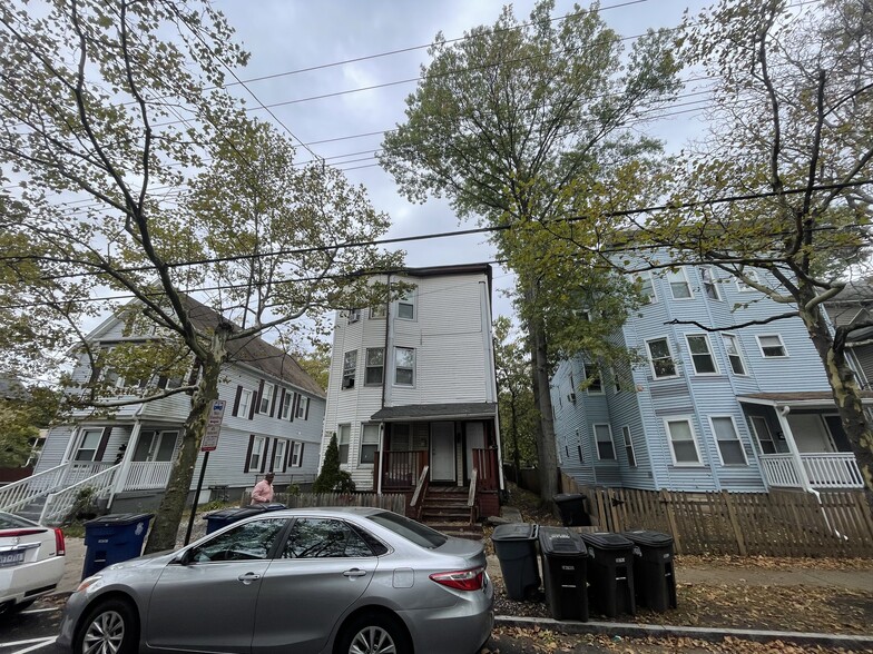 694 Winchester Ave, New Haven, CT à vendre - Photo principale - Image 1 de 8