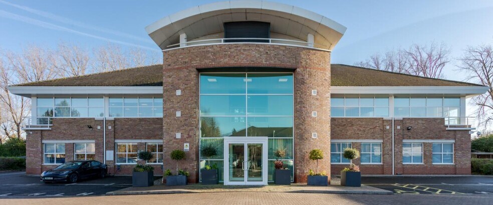 4 Arleston Way, Solihull à louer - Photo du bâtiment - Image 2 de 7