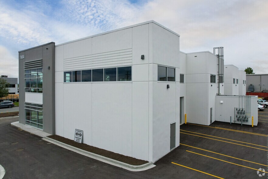 7484 Hume Ave, Delta, BC à louer - Photo du bâtiment - Image 2 de 4