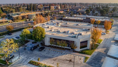 5329 Office Center Ct, Bakersfield, CA à louer - Photo du bâtiment - Image 1 de 8