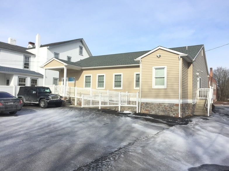 66 N Main St, Sellersville, PA for lease - Building Photo - Image 2 of 46