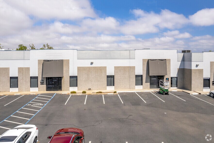 6790 Top Gun St, San Diego, CA à louer - Photo du bâtiment - Image 2 de 6