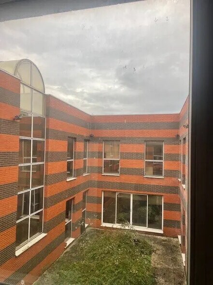 Office in Trappes for sale - Building Photo - Image 2 of 10