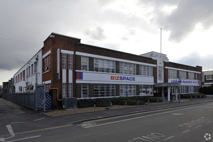 8 Lombard Rd, Londres à louer - Photo du bâtiment - Image 3 de 62