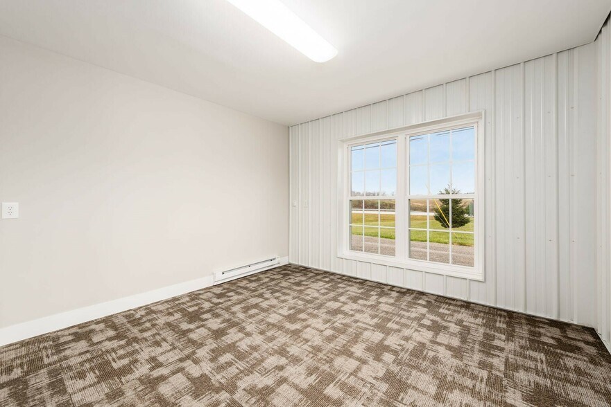 8713 Worthington Rd, Alexandria, OH for lease - Interior Photo - Image 3 of 13