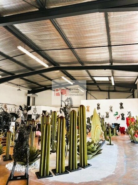Retail in Nîmes for lease - Interior Photo - Image 1 of 3
