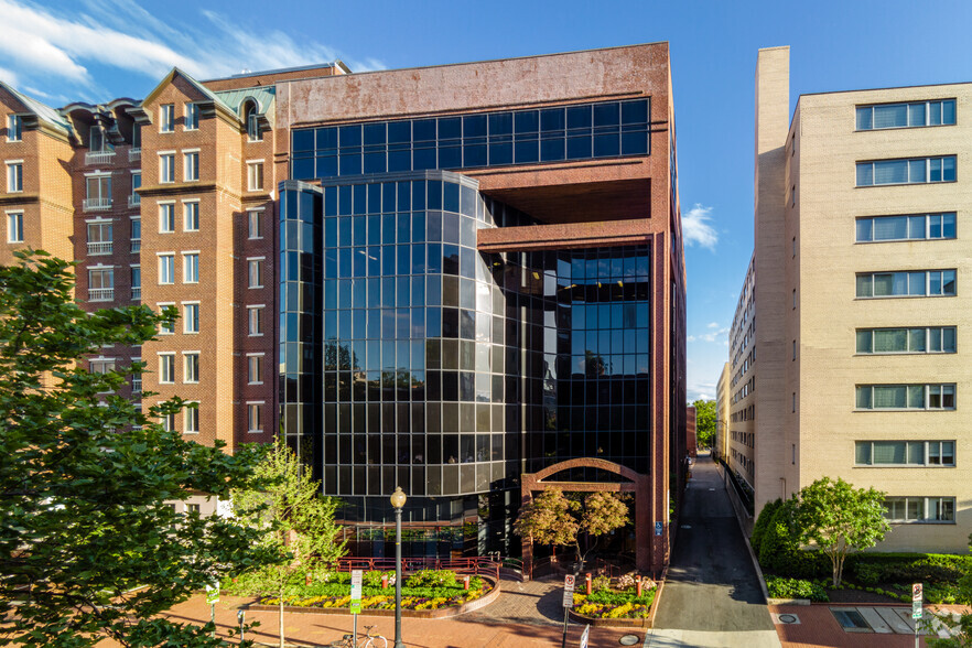 2112 F St NW, Washington, DC à louer - Photo du bâtiment - Image 1 de 5