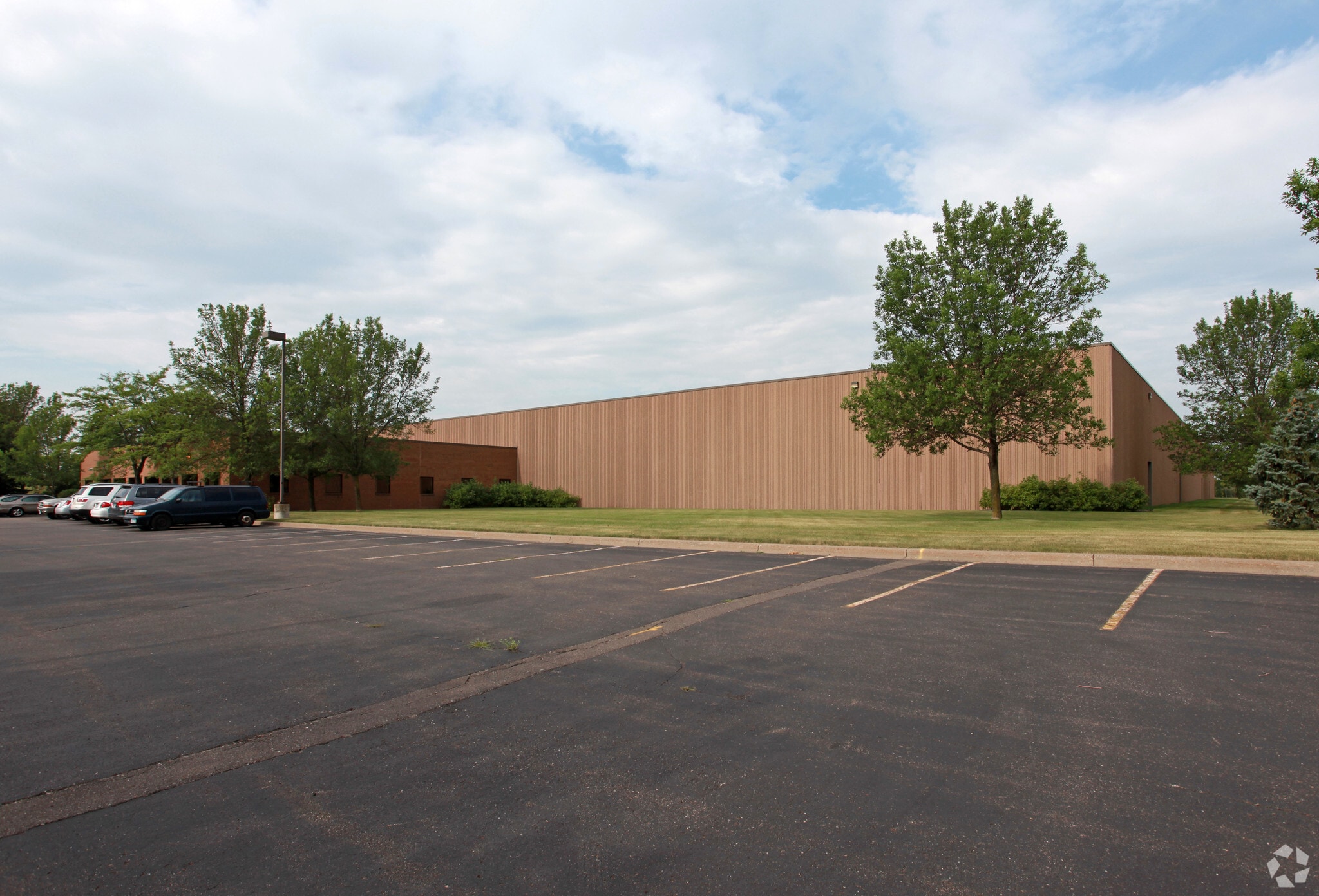 7509 Boone Ave N, Brooklyn Park, MN for lease Building Photo- Image 1 of 9