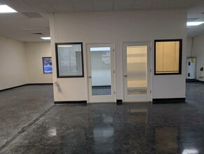 733-737 Commerce Dr, Venice, FL for lease Interior Photo- Image 2 of 6