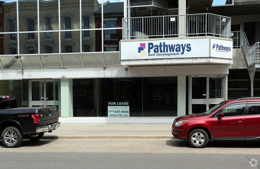 208-210 Dundas St, London, ON à vendre - Photo du bâtiment - Image 3 de 6