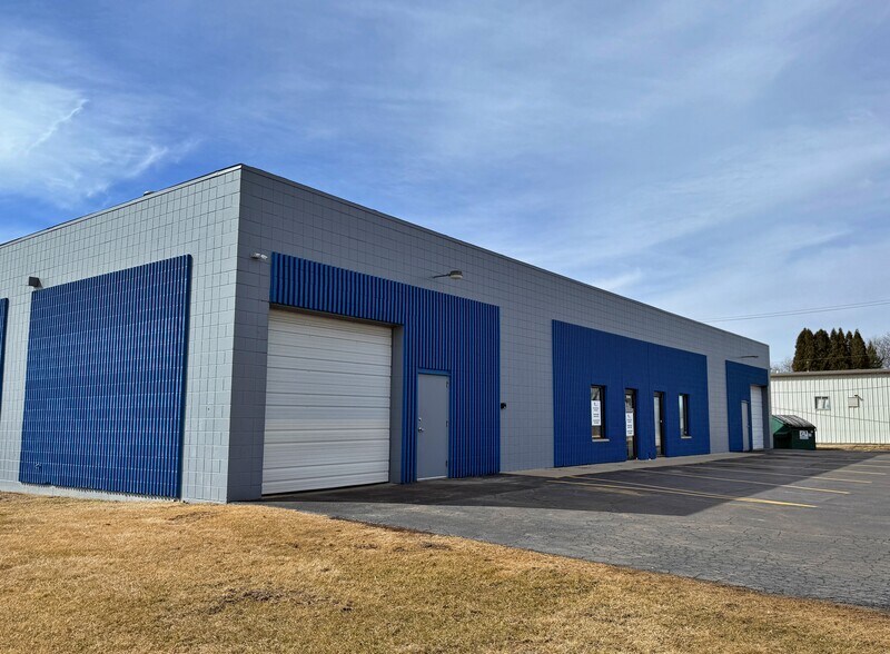 5549 International Dr, Rockford, IL à louer - Photo du bâtiment - Image 2 de 3