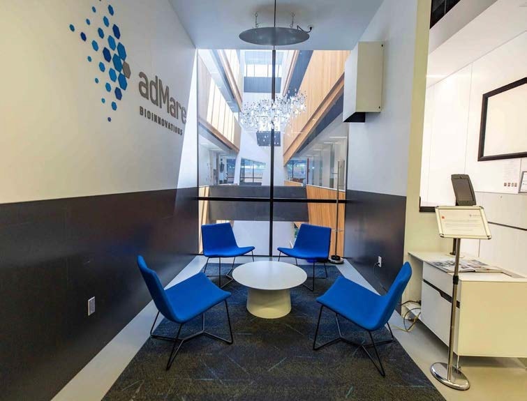 2405 Wesbrook Mall, Vancouver, BC à louer - Hall d’entrée - Image 3 de 9