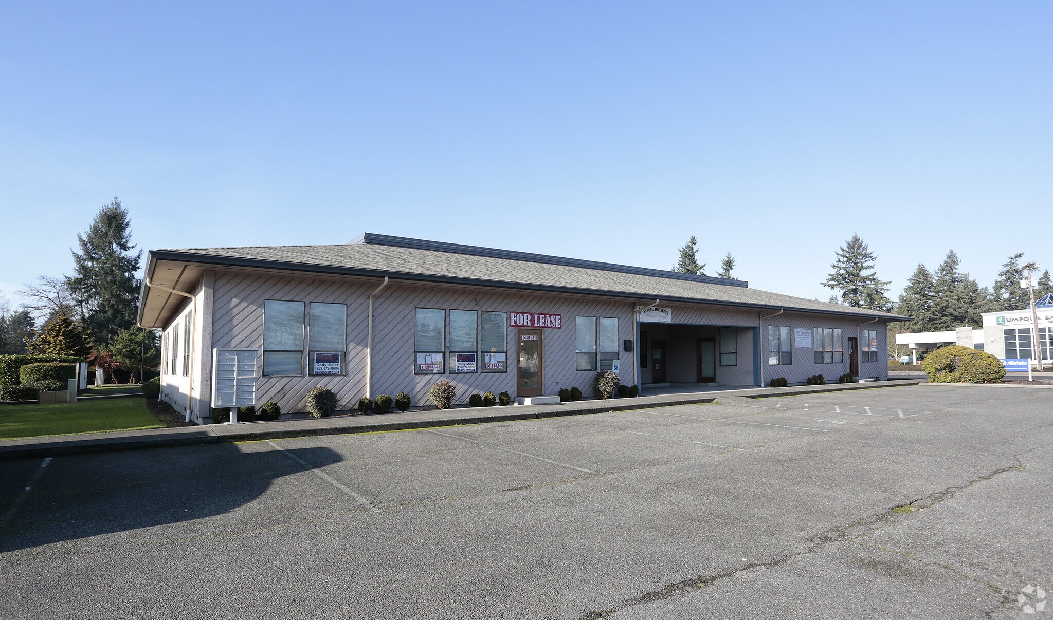 16218 Pacific Ave, Spanaway, WA à vendre Photo principale- Image 1 de 4