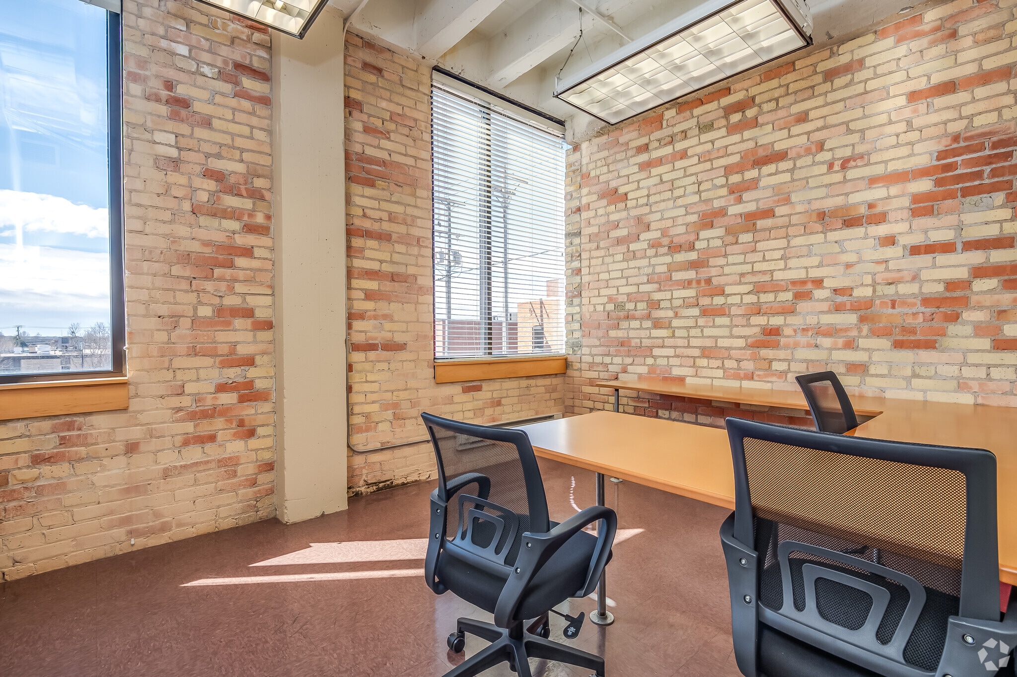 118 S Adams St, Green Bay, WI for lease Interior Photo- Image 1 of 3