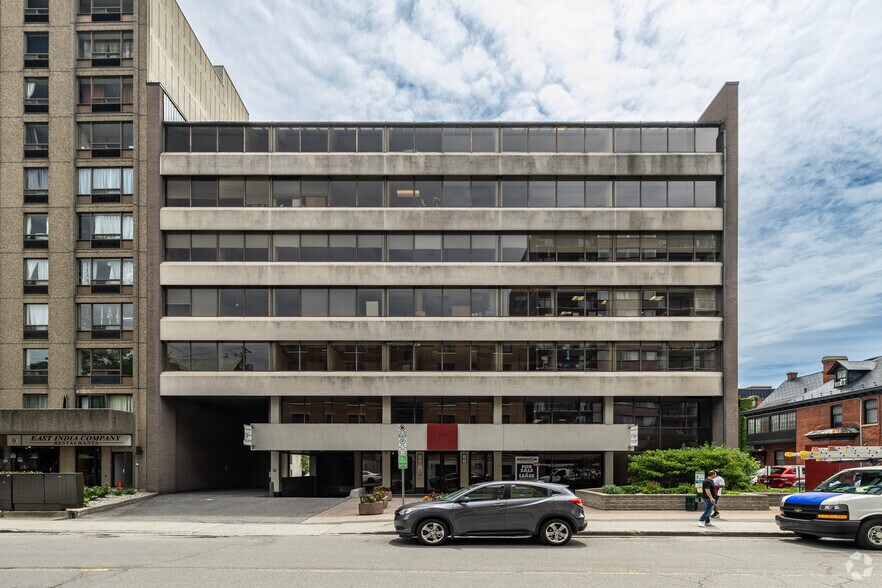 222 Somerset St W, Ottawa, ON à louer - Photo du bâtiment - Image 3 de 4