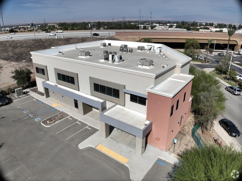 5000 Commerce Dr, Bakersfield, CA for lease - Matterport Community - Image 2 of 16