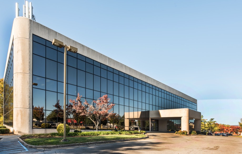 4910 Valley View Blvd, Roanoke, VA for sale - Building Photo - Image 3 of 11