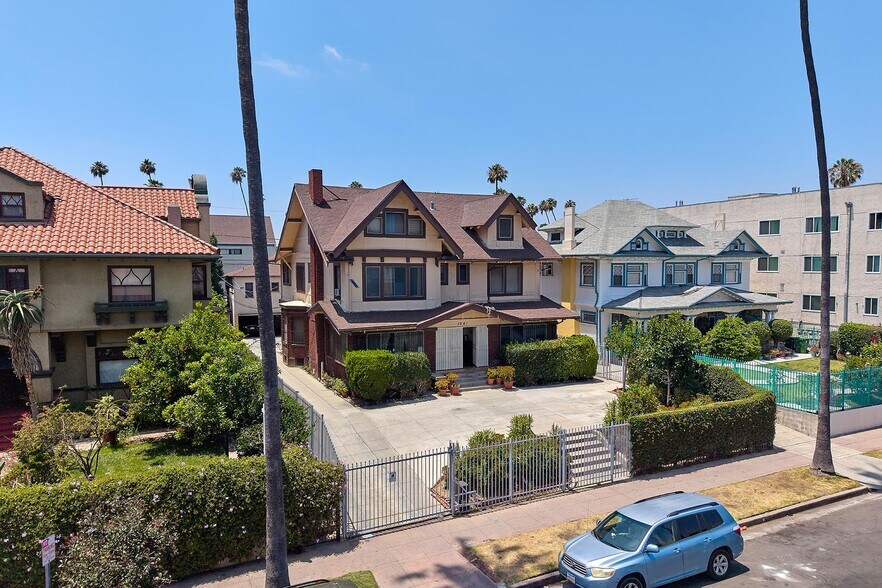 1041 Elden Ave, Los Angeles, CA à vendre - Photo du bâtiment - Image 3 de 12