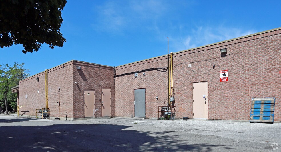 2 Fenton Rd, Markham, ON for lease - Building Photo - Image 3 of 5