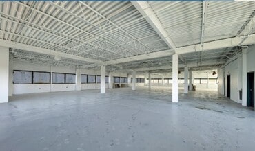 24 Meadowlands Pky, Secaucus, NJ à vendre Photo intérieure- Image 1 de 1