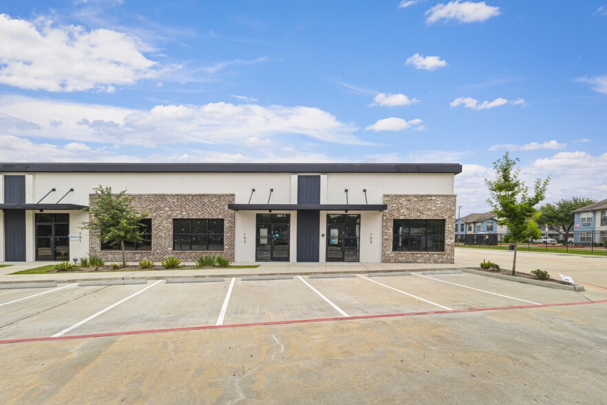 4732 Sugar Grove Blvd, Stafford, TX for lease - Building Photo - Image 2 of 5