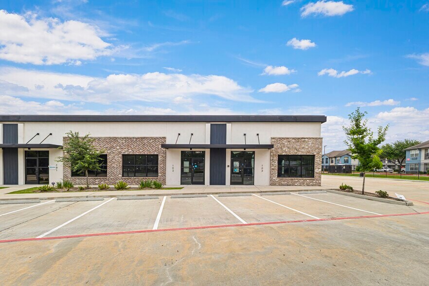 4732 Sugar Grove Blvd, Stafford, TX à louer - Photo du bâtiment - Image 2 de 5