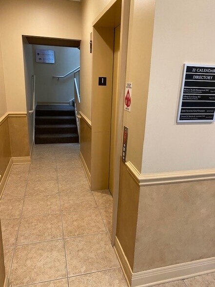 22 W Calendar Ct, La Grange, IL à louer - Photo du bâtiment - Image 2 de 17