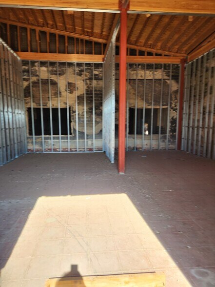 360 W Commercial Ave, El Centro, CA à vendre - Photo du bâtiment - Image 2 de 15