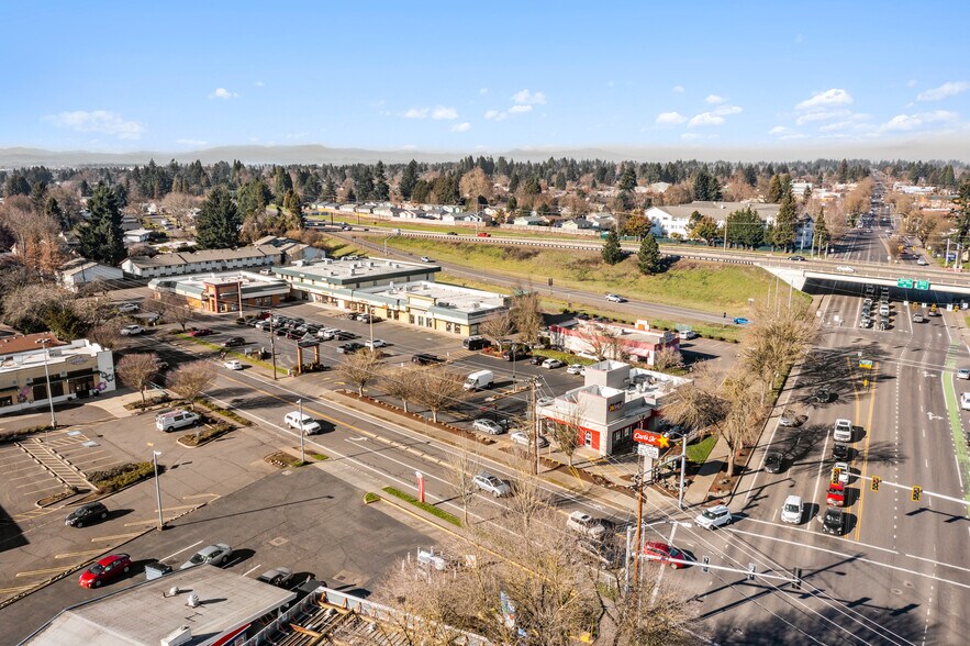 175-195 Silver Ln, Eugene, OR à vendre - Photo du bâtiment - Image 2 de 11