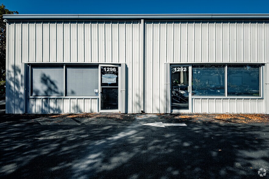 1260-1296 SE Industrial Blvd, Port Saint Lucie, FL à louer - Photo du bâtiment - Image 2 de 14